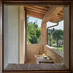 With Pool Among Tuscan Art Cities Casa de Férias
