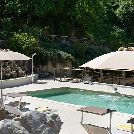 With Pool Among Tuscan Art Cities *