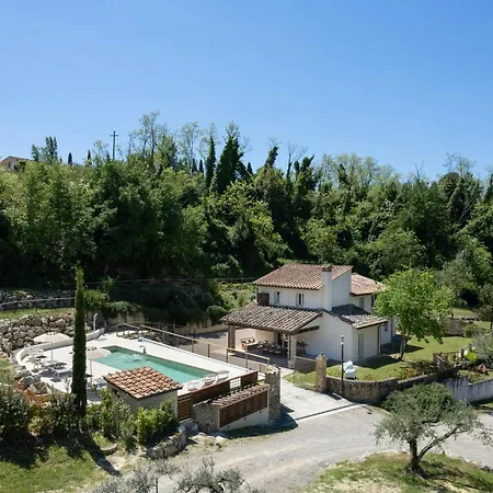 With Pool Among Tuscan Art Cities *